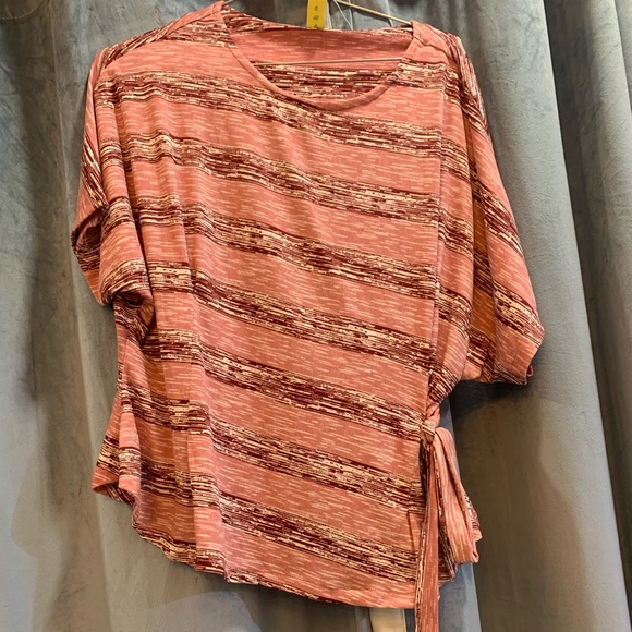 Tops - Cool side knot top